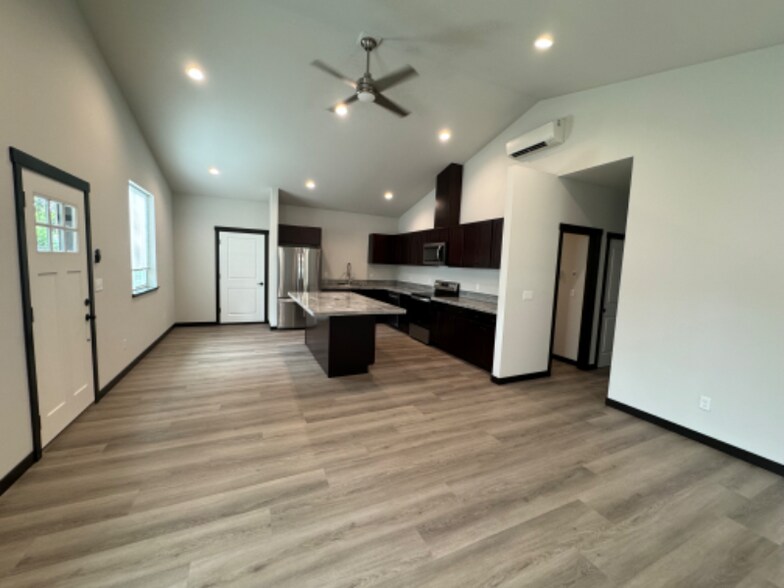 Building Photo - 497 W Ocean View Dr