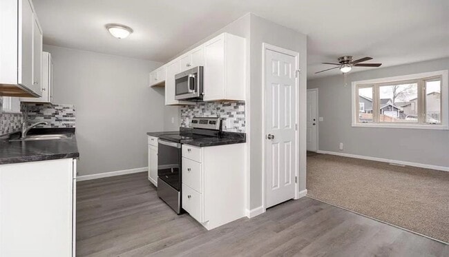 Building Photo - Beautifully Remodeled 2 Bed 1 Bathroom Home!