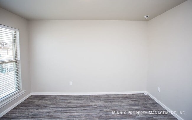 Building Photo - 1924 Langford Ave