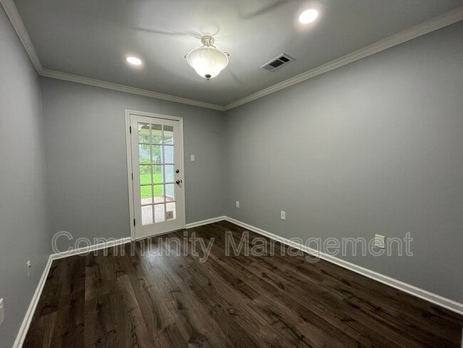 Building Photo - 13741 Willowridge Ave