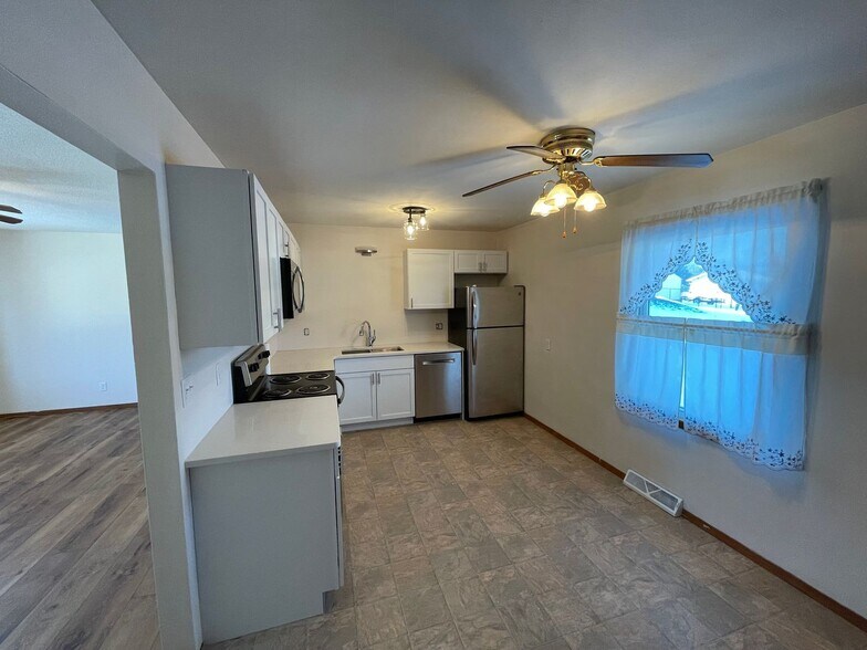 Building Photo - 308 S Main St