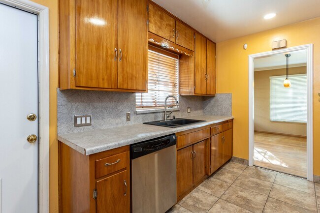 Building Photo - 1312 Telegraph Ave