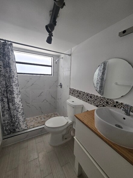 Building Photo - 609 Euclid Ave