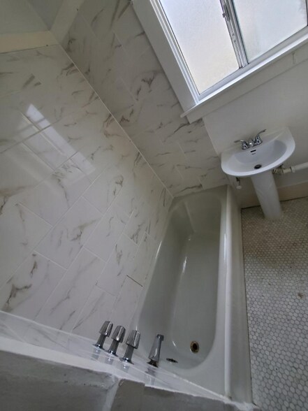 Building Photo - 6 College Ave