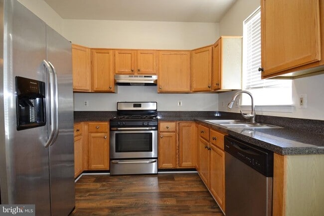 Building Photo - 6340 Demme Pl