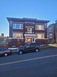 Building Photo - Available August 1st - 2 Bed 1 Bath, Bonus...