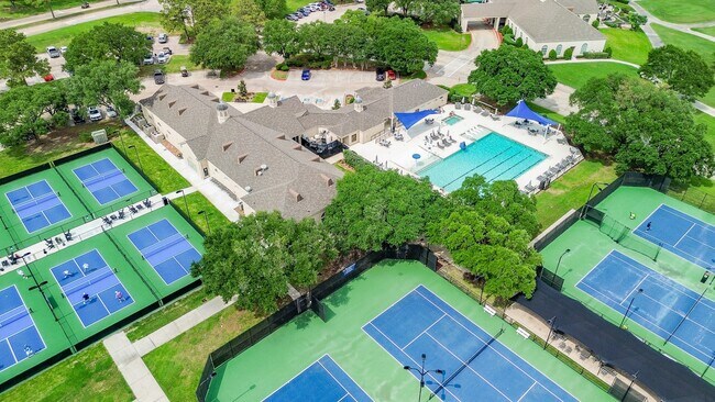 Building Photo - 241 Blue Hill Dr