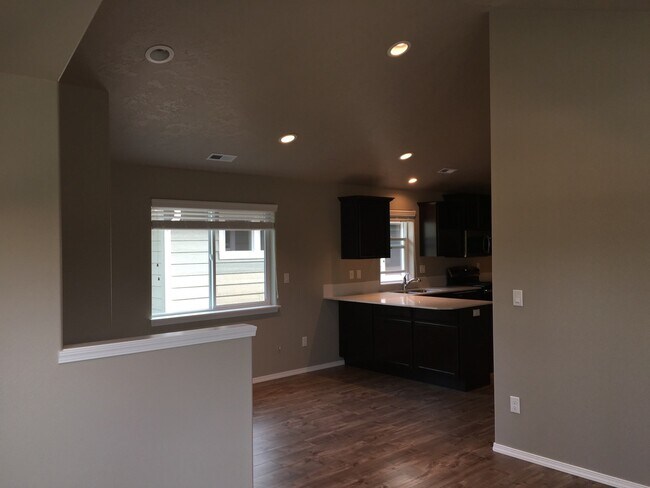 Building Photo - 3 Bedroom / 2 Bathroom Home in Sisters Ore...