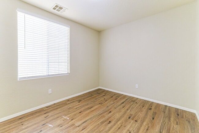 Building Photo - 163 W Tremaine Ct