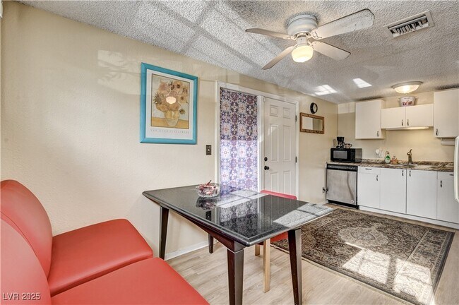 Building Photo - 1914 Ottawa Dr