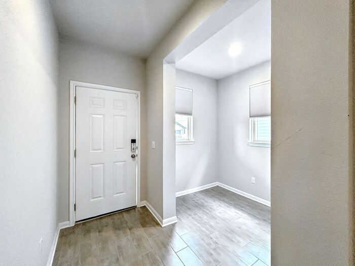 Building Photo - 12402 Zenyatta Dr