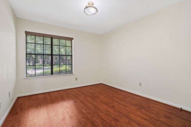 Building Photo - 2710 Pineleaf Dr