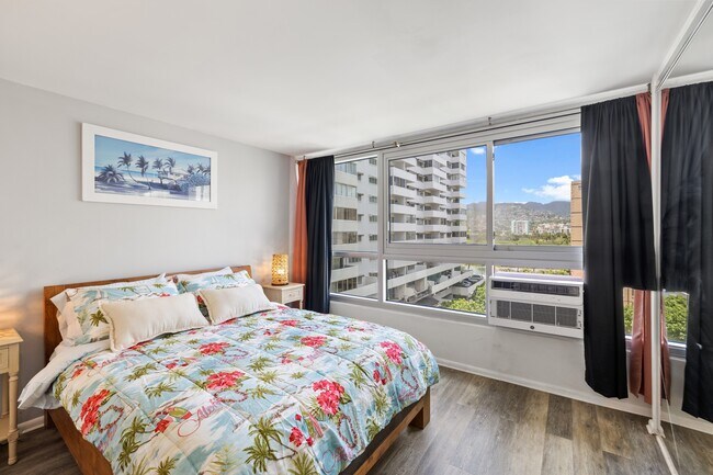 Building Photo - 2421 Tusitala St