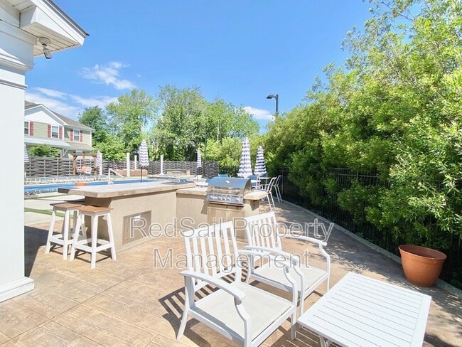 Building Photo - 208 Fishers Ct