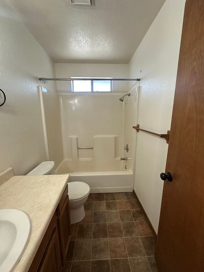 Building Photo - Well maintained home on 1.14 acres - Landscaping included!