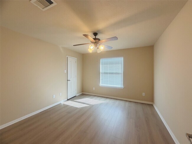 Building Photo - 246 Golden Grain Dr