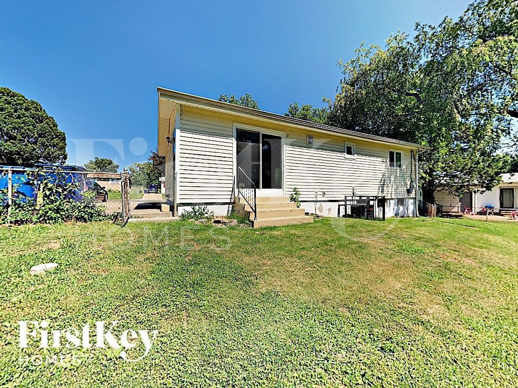 Building Photo - 1365 Carmona Dr