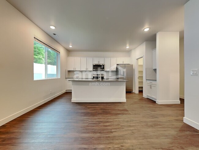 Building Photo - 8043 Dagny St SW