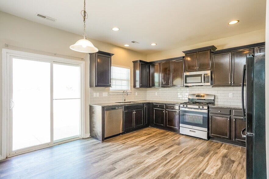 Building Photo - 21 Relict Dr