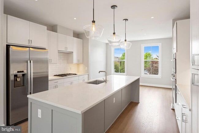 Building Photo - 203 Montgomery St