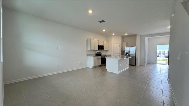 Building Photo - 325 Sol Vis Dr