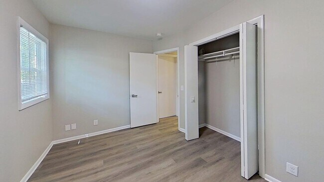 Building Photo - 3 bed / 1.5 bath ~ West Ashley Area, Move-...