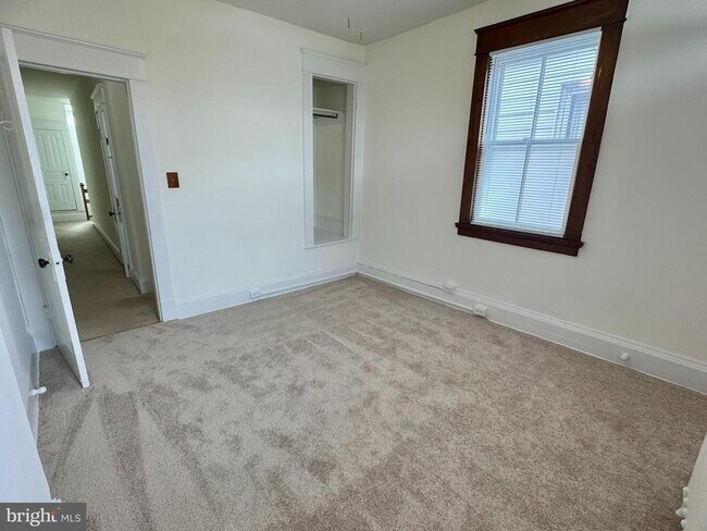 Building Photo - 112 E 3rd St