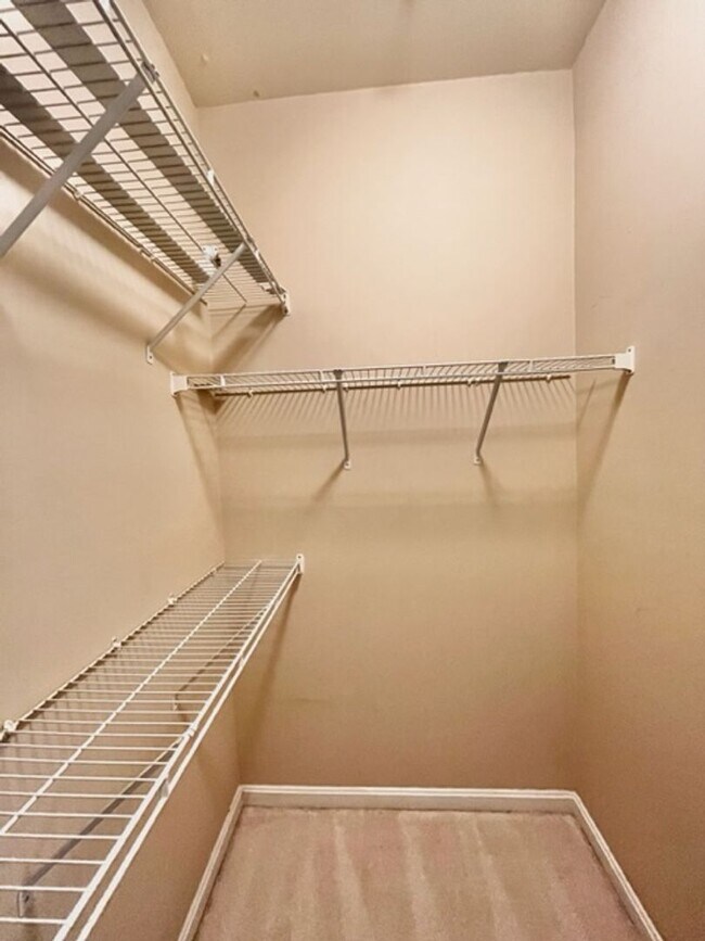 Building Photo - Beautiful 3 BR 2 FB condo with its own garage and driveway