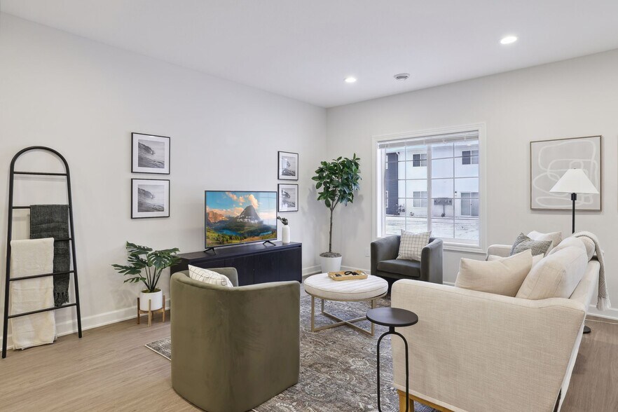 Building Photo - 603 Ashton St