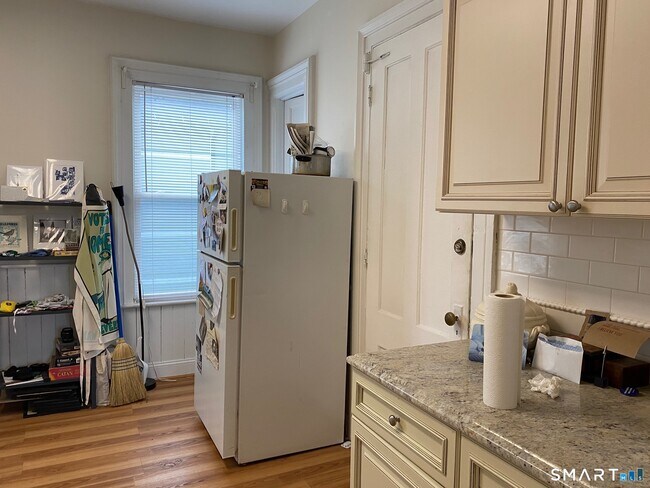 Building Photo - 118 Lawrence St