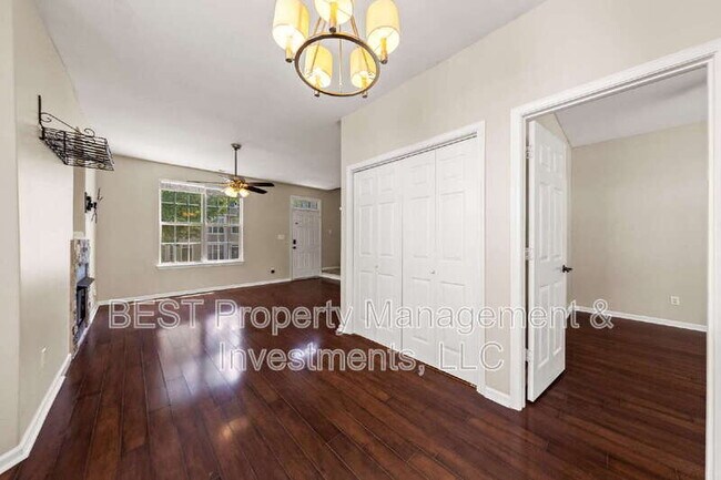 Building Photo - 8130 Kings Creek Dr