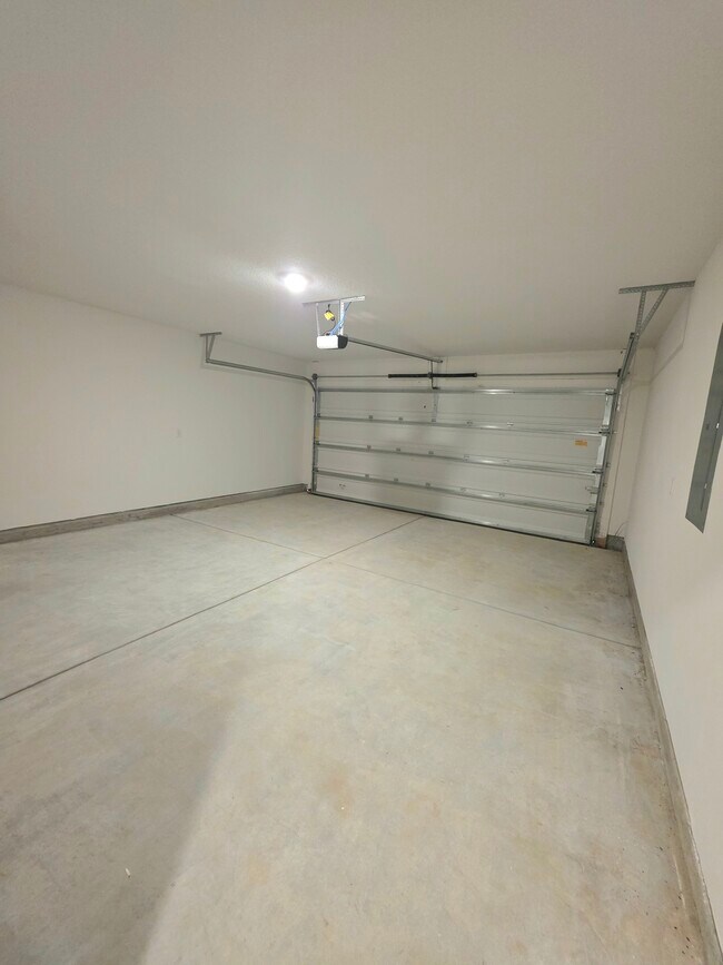 Building Photo - Furlong 2