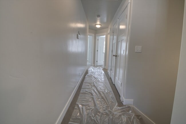 Building Photo - Pet Friendly Lehi Townhome