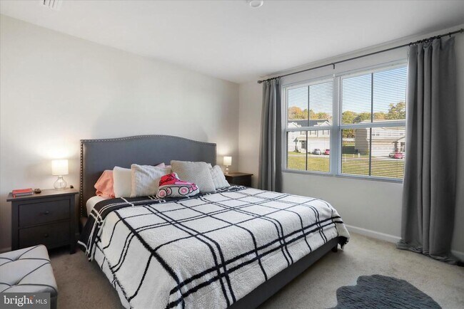 Building Photo - 206 Spring Pl