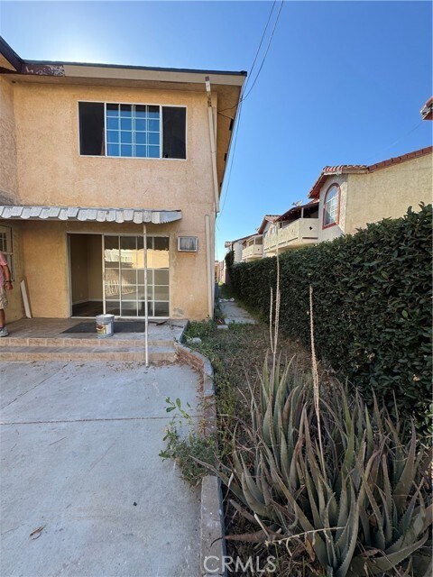 Building Photo - 921 Carob Way