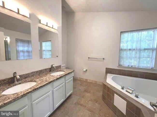 Building Photo - 7027 Cradlerock Farm Ct