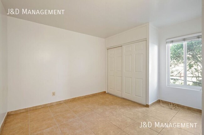 Building Photo - 824 47th St