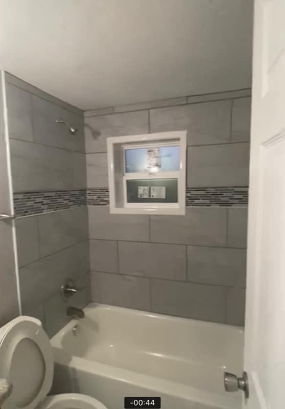 Building Photo - 652 NE Congress Ave