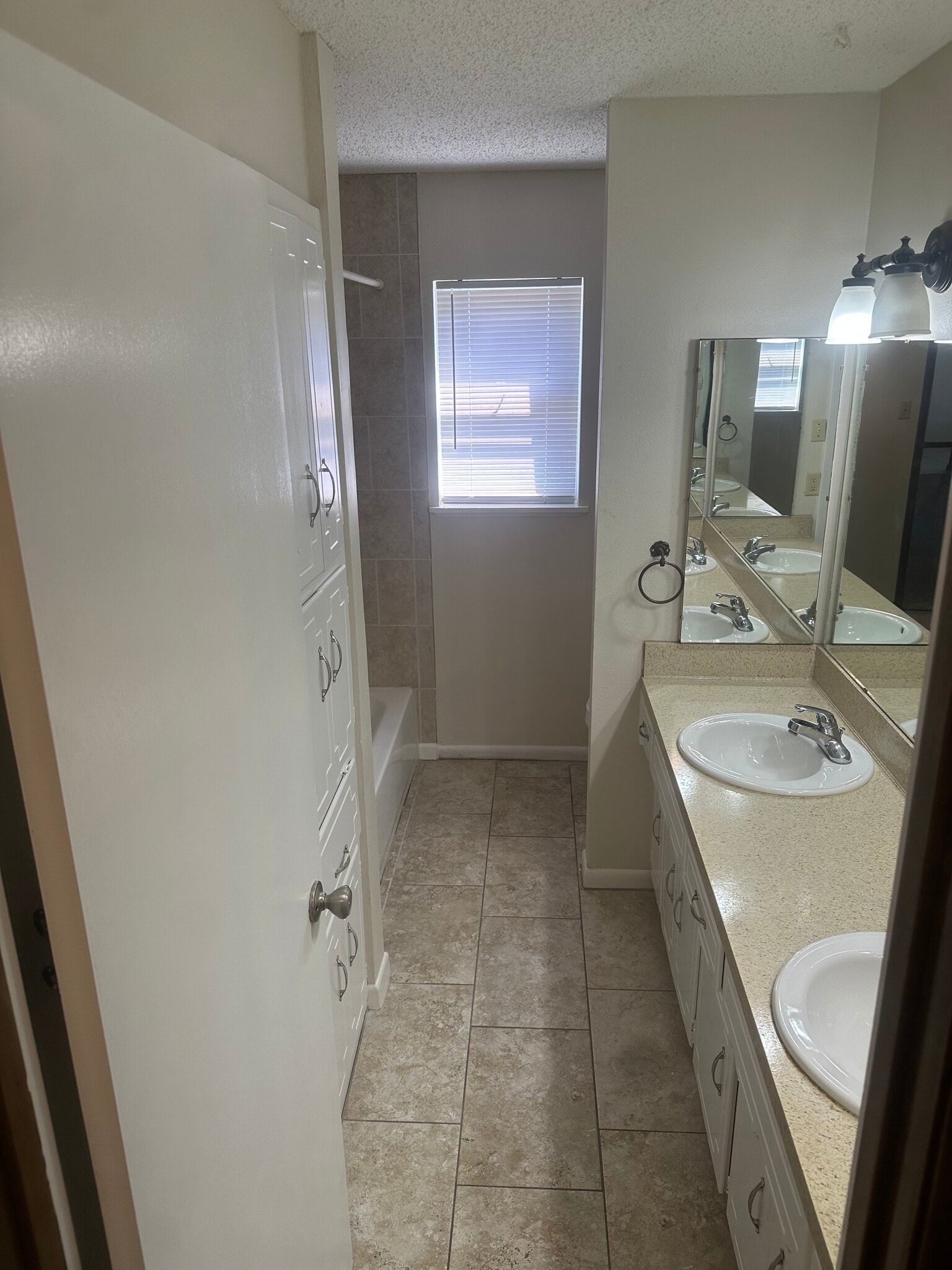 Building Photo - 2926 Briargrove Ln