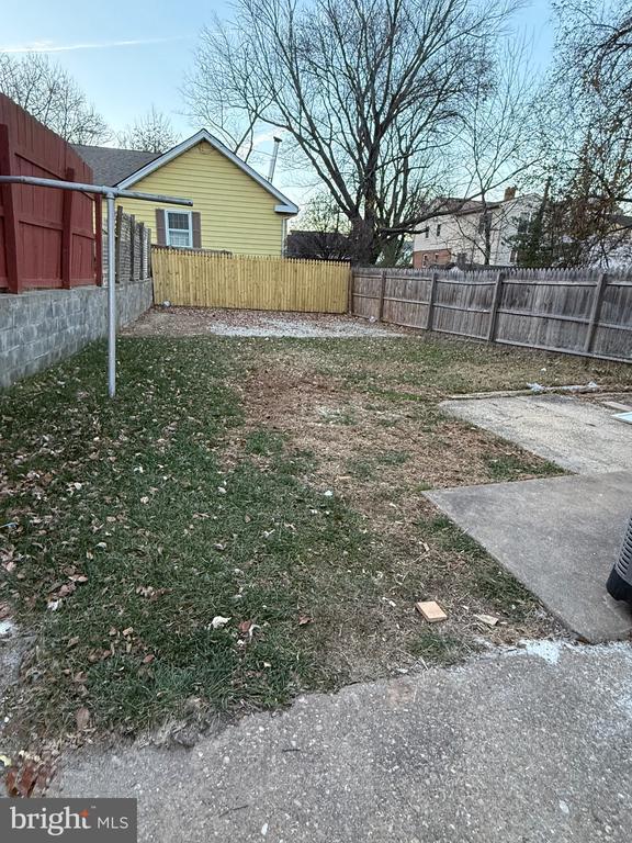 Building Photo - 5852 Mt Vernon Dr