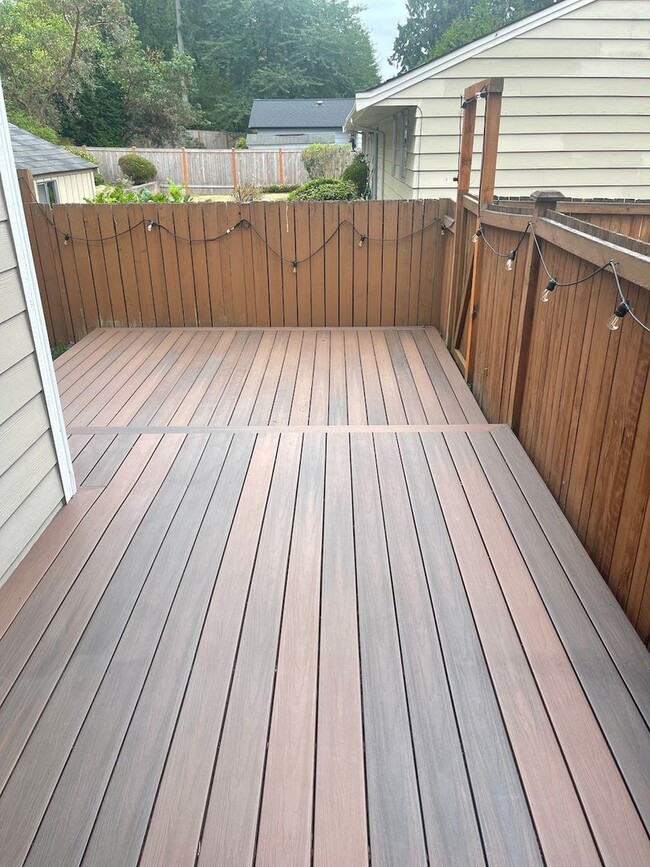 Building Photo - Spacious 3BD/2.5BTH Available for Lease in...