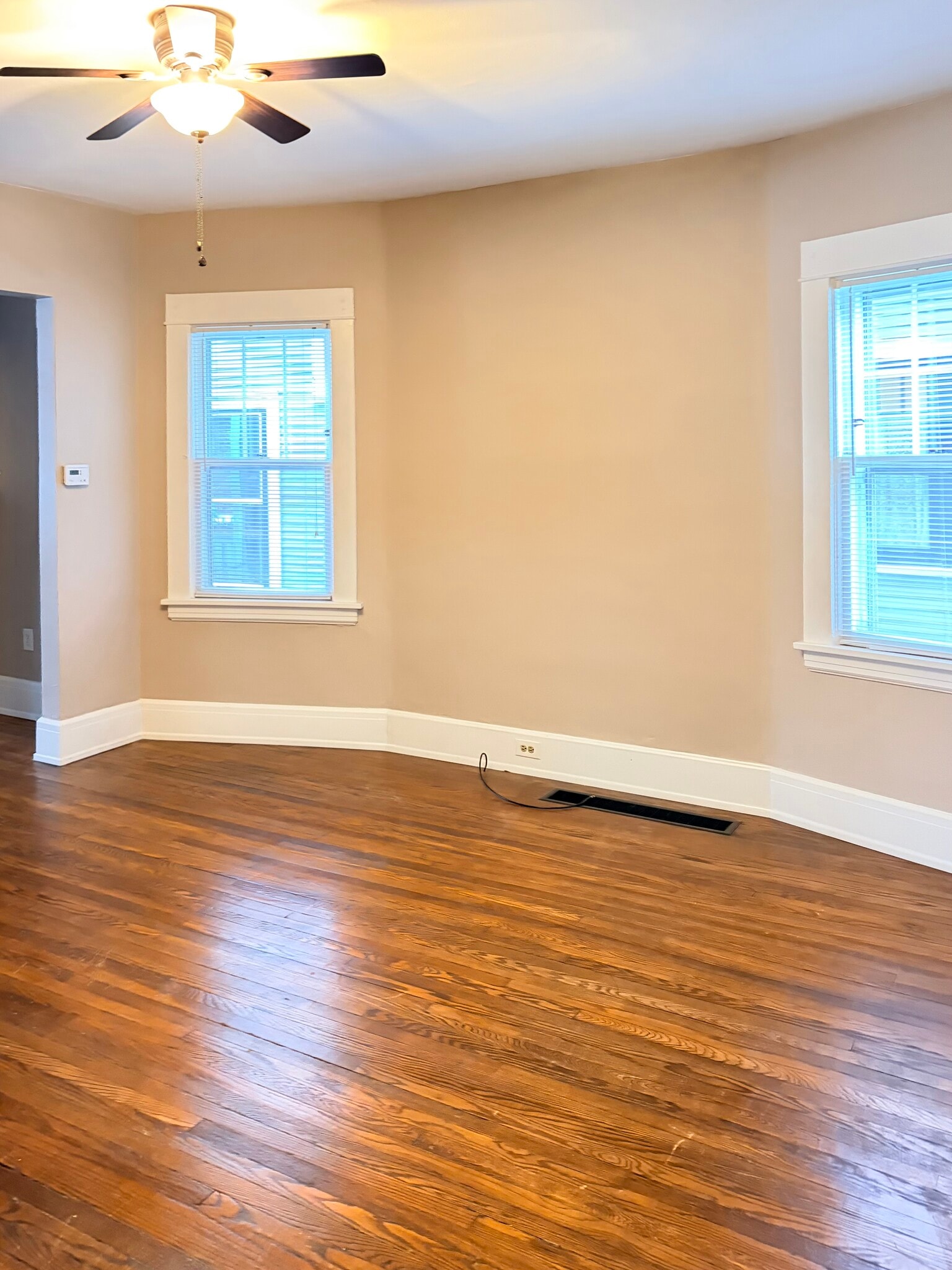 Building Photo - 693 Linwood Ave