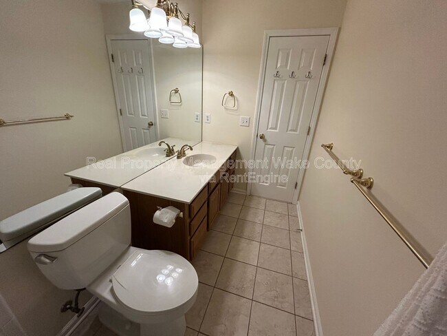 Building Photo - 106 Oak Spring Ct