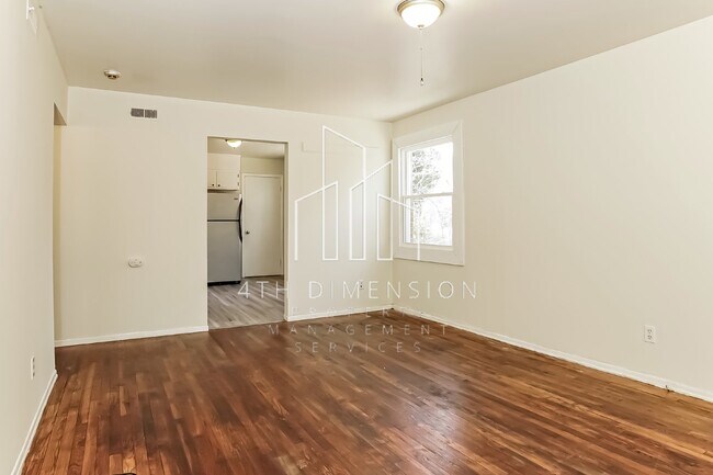Building Photo - Charming 3 Bedroom Rental Home with Spacio...
