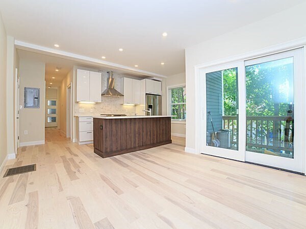 Building Photo - 187 I St