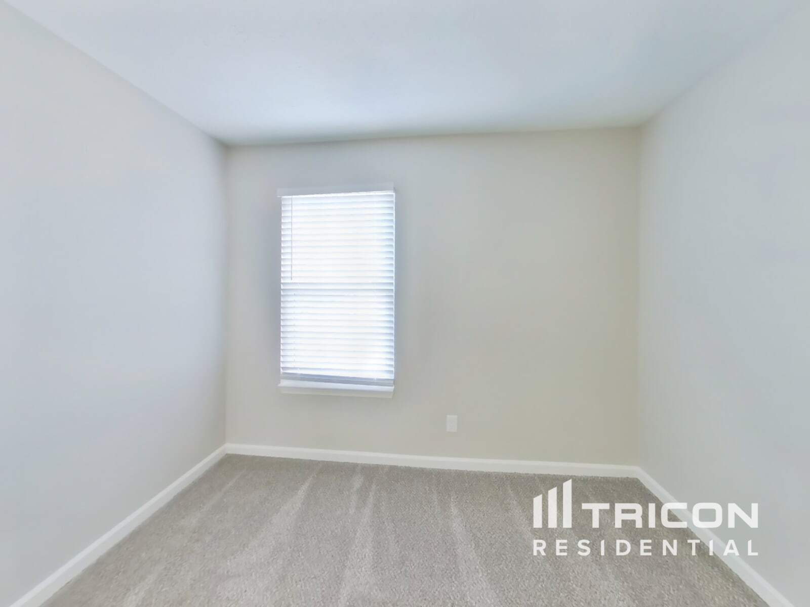 Building Photo - 1233 River Ridge Dr