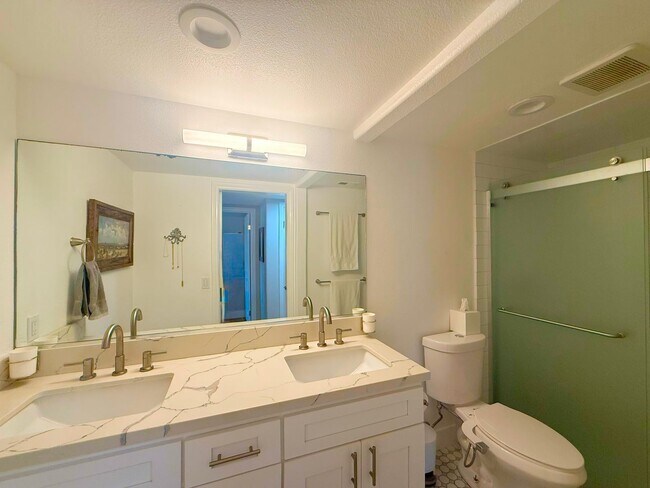 Building Photo - Stylish 3BR/2BA Coastal Home Just Blocks from the Beach