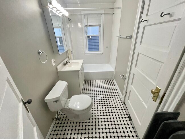 Building Photo - 10 Cambridge Ter