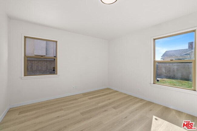 Building Photo - 20464 Elkwood St