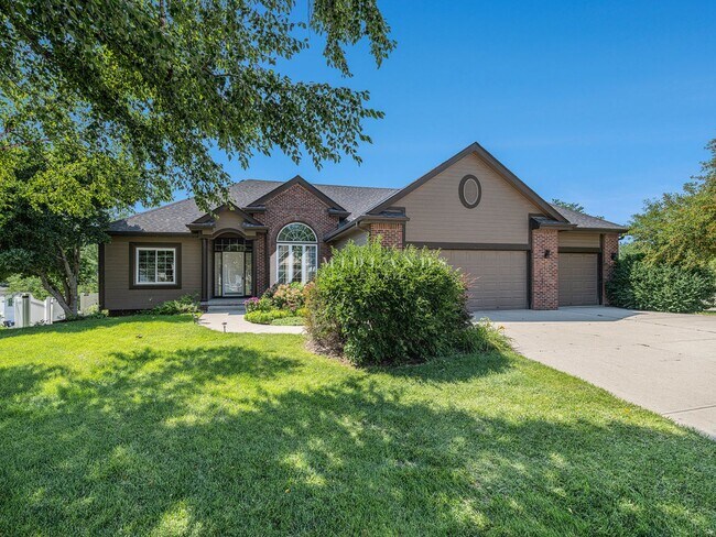 Primary Photo - Wonderful Ranch Home